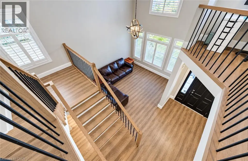 102 SCHWEITZER Crescent