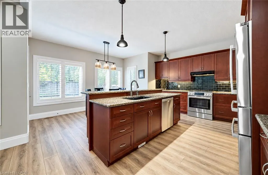 102 SCHWEITZER Crescent