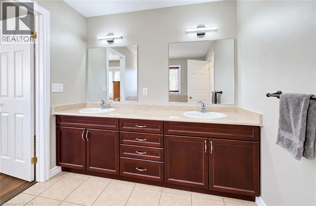 102 SCHWEITZER Crescent