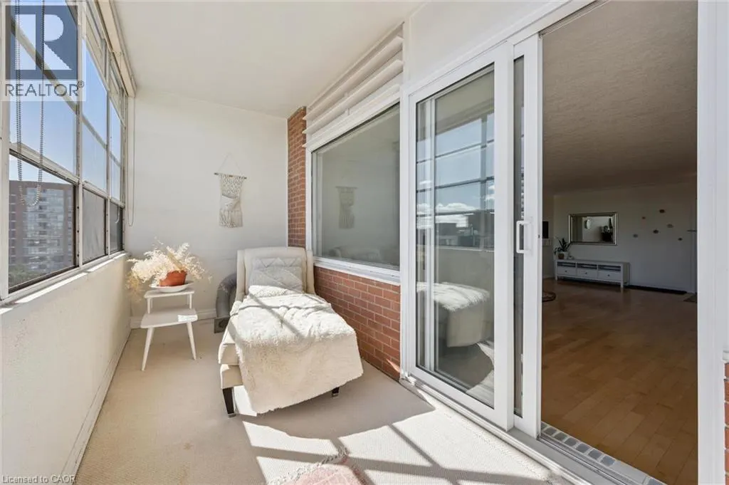 65 WESTMOUNT Road N Unit# 910 #910