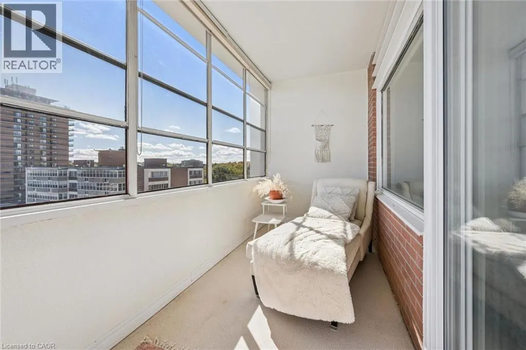 65 WESTMOUNT Road N Unit# 910 #910