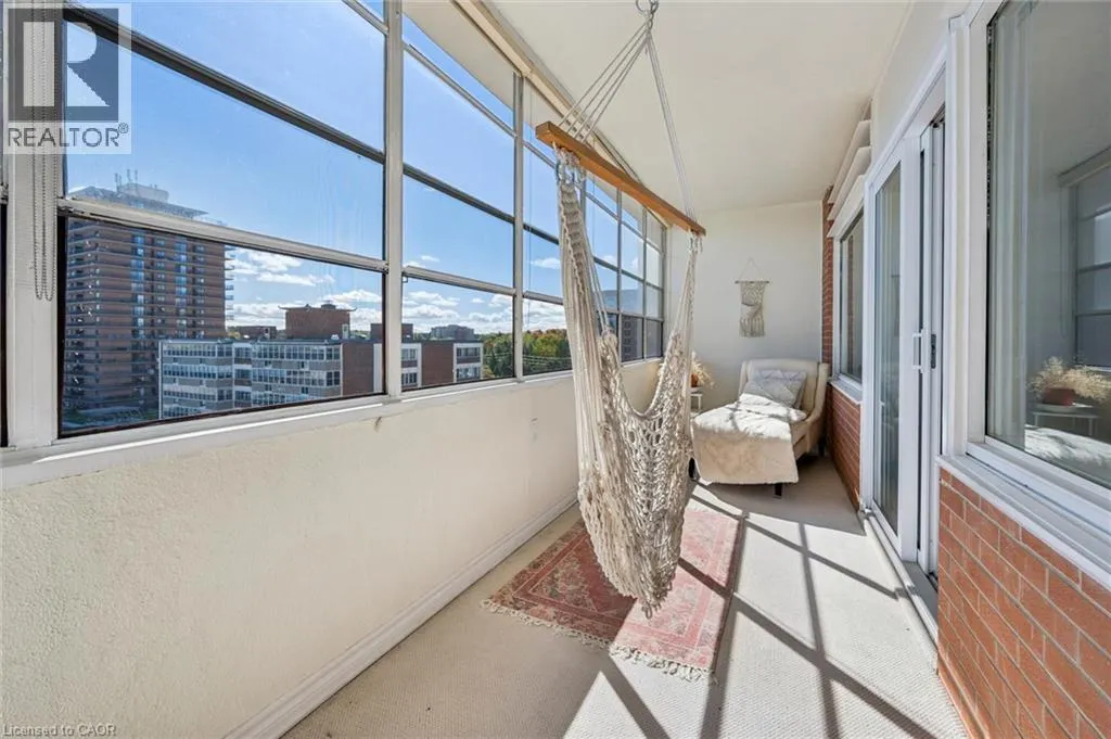 65 WESTMOUNT Road N Unit# 910 #910