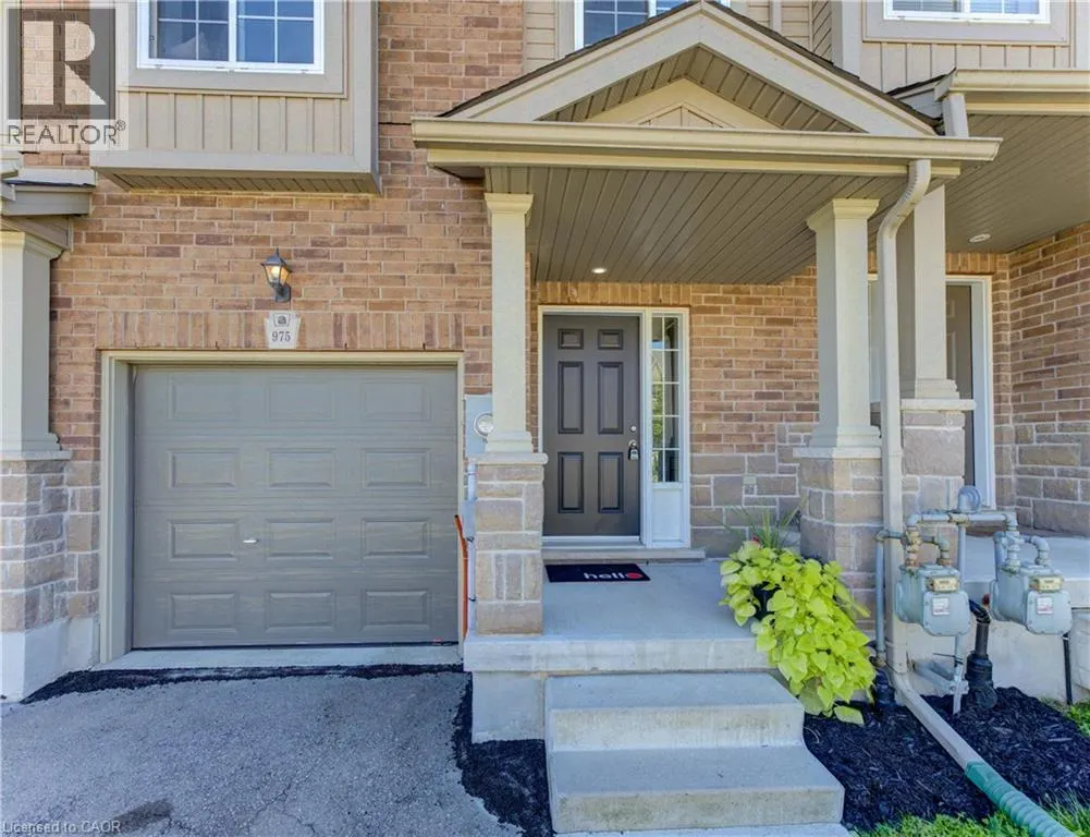 975 ZELLER Crescent