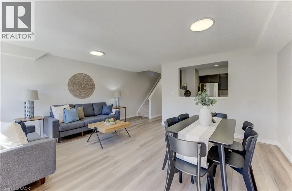 975 ZELLER Crescent