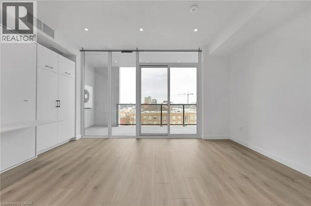 741 KING Street W Unit# 813 #813