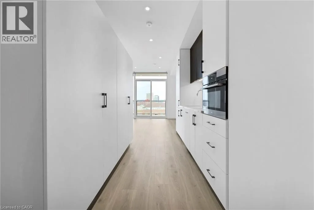 741 KING Street W Unit# 813 #813