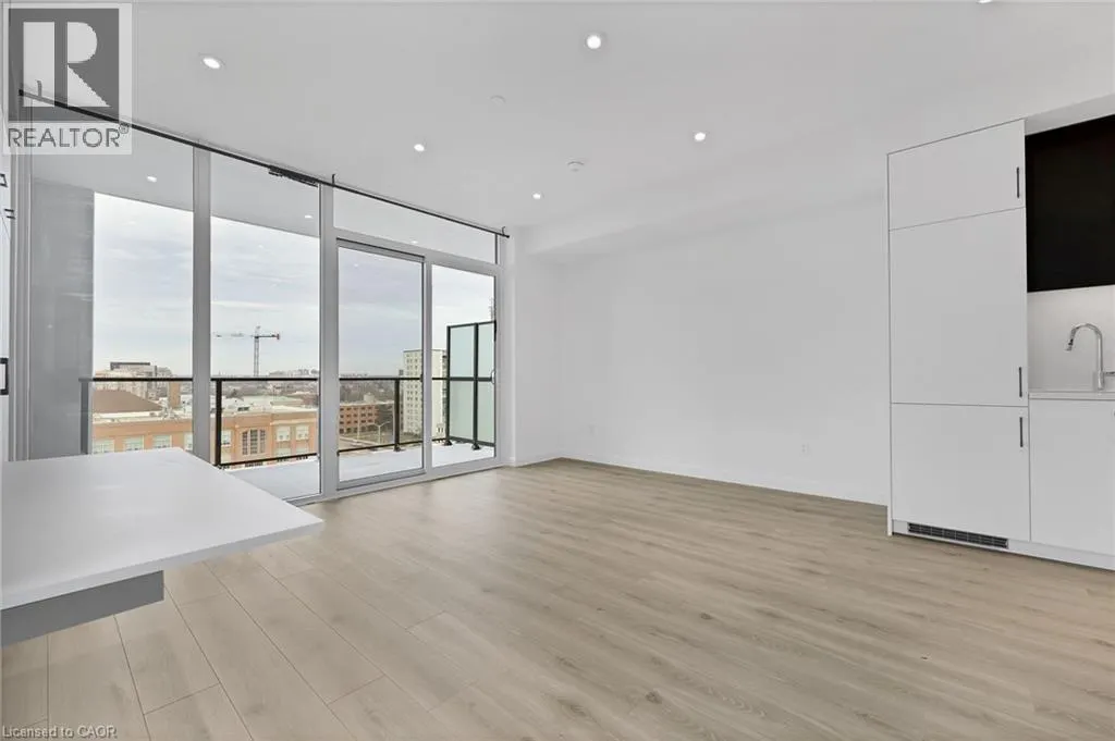 741 KING Street W Unit# 813 #813
