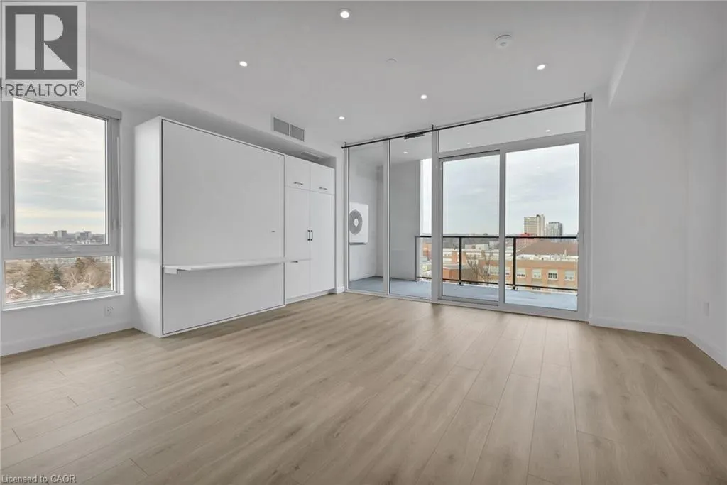 741 KING Street W Unit# 813 #813