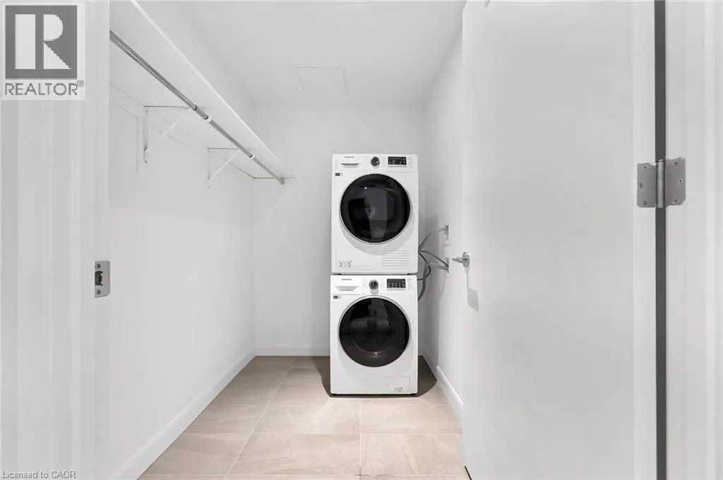 741 KING Street W Unit# 813 #813