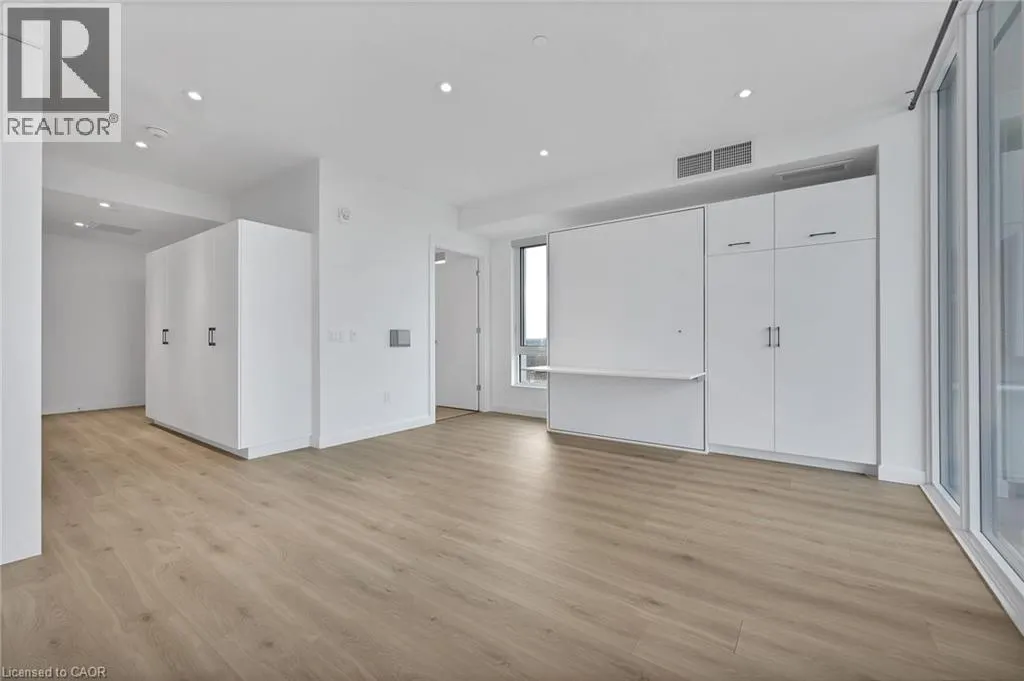 741 KING Street W Unit# 813 #813