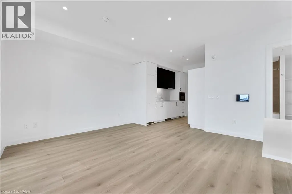 741 KING Street W Unit# 813 #813