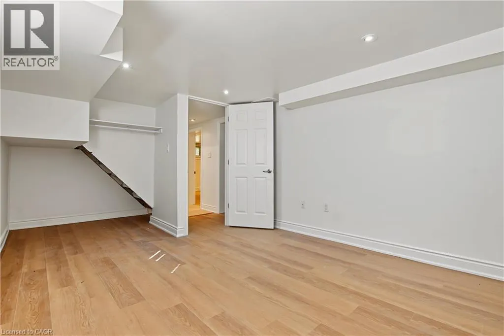 143 ELGIN Crescent