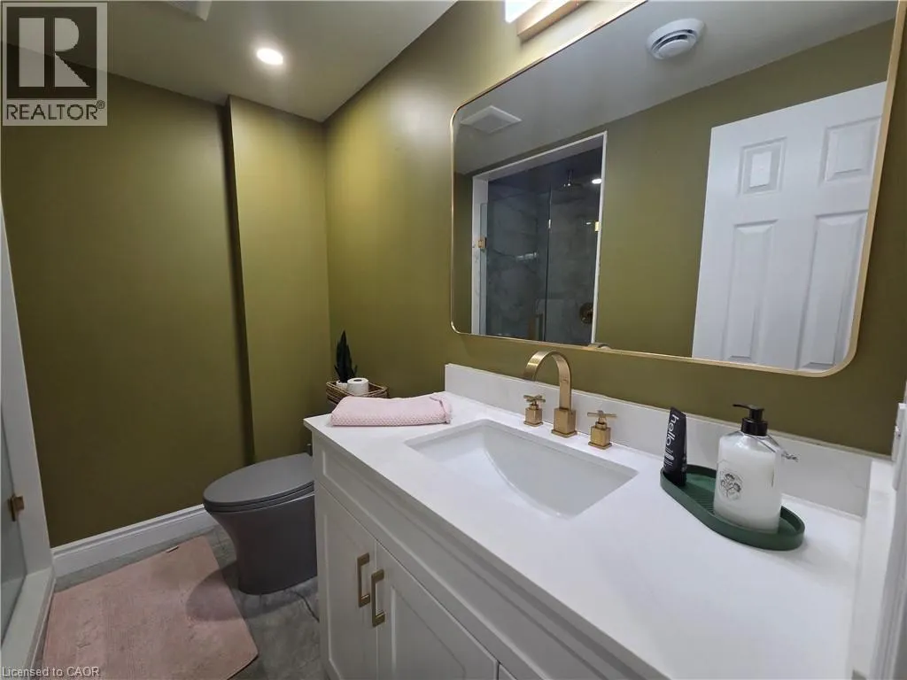709 WINDFLOWER Crescent