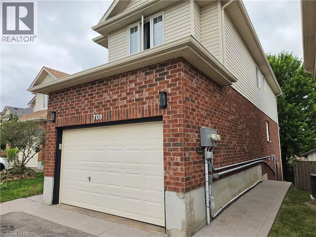 709 WINDFLOWER Crescent