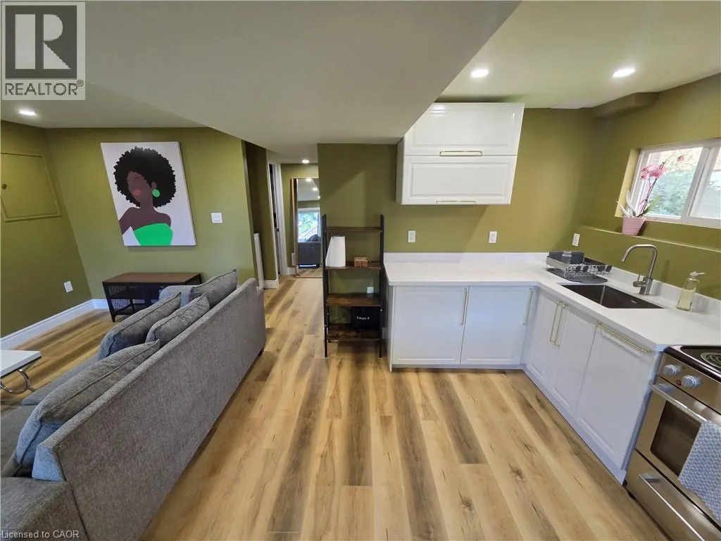 709 WINDFLOWER Crescent