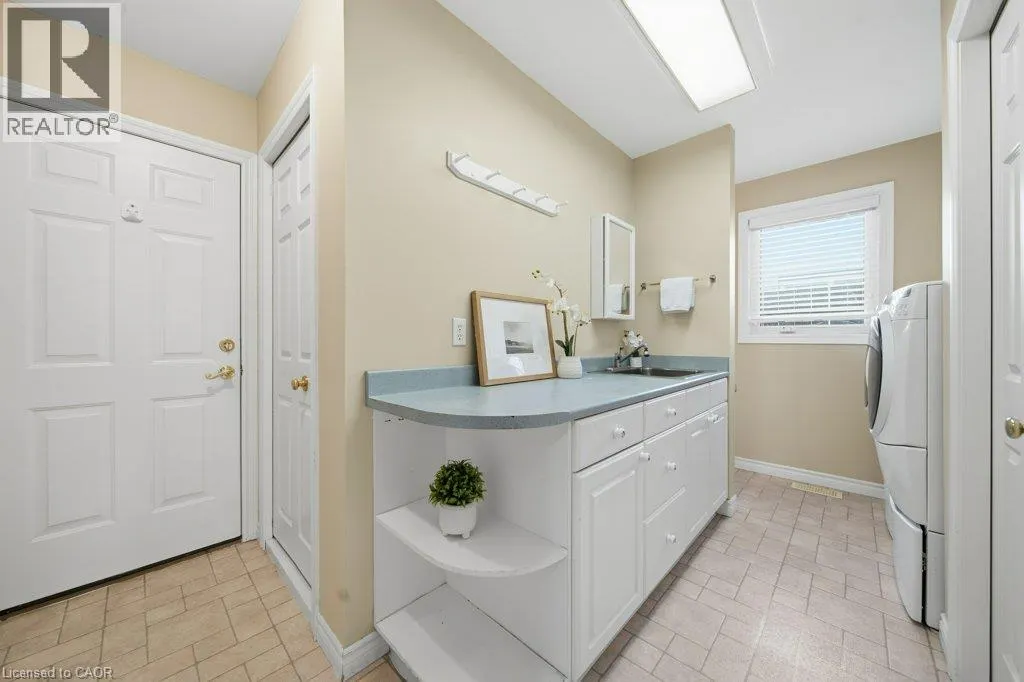 587 SANDBANKS Crescent
