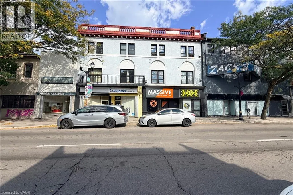 319 KING Street E