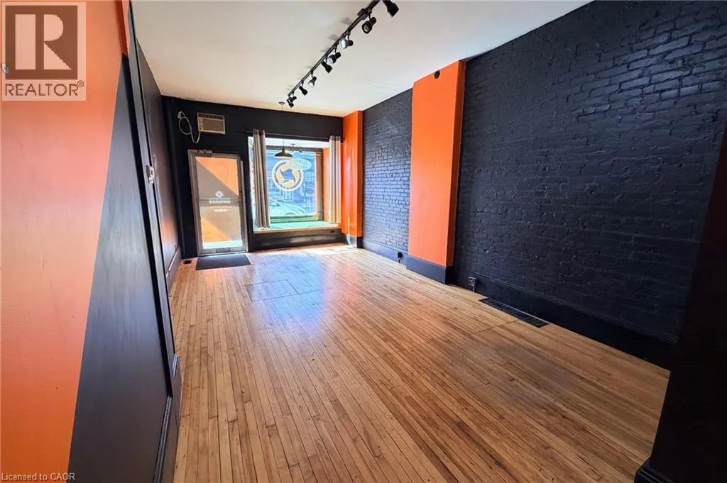 319 KING Street E