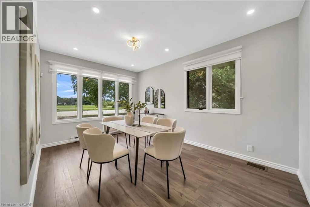 284 CEDAR Crescent