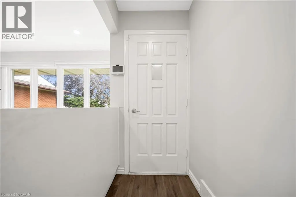 284 CEDAR Crescent