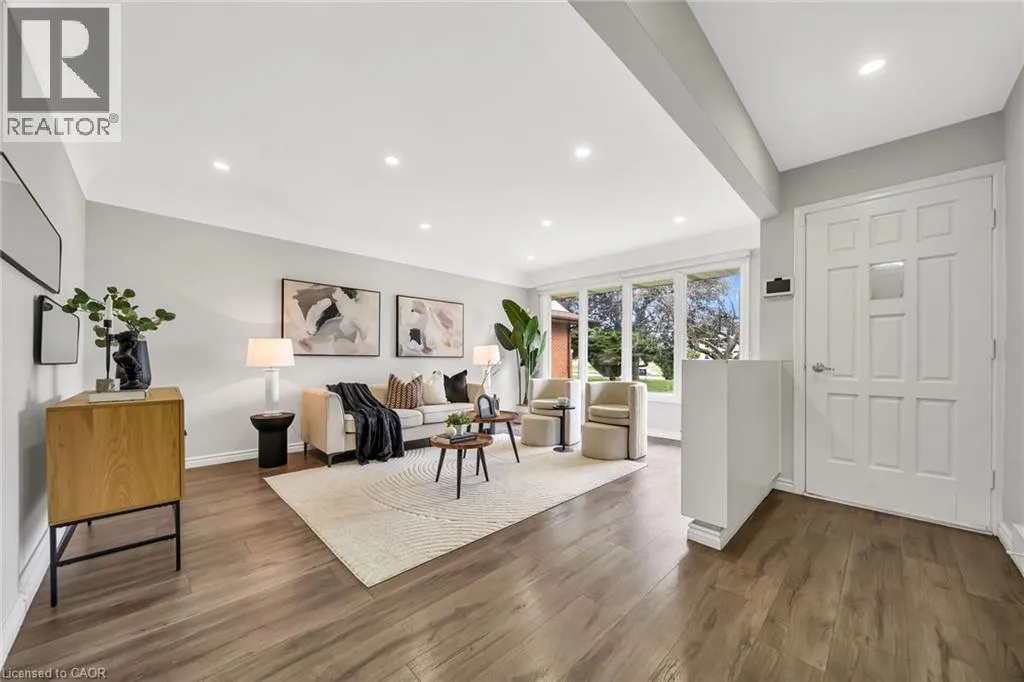 284 CEDAR Crescent