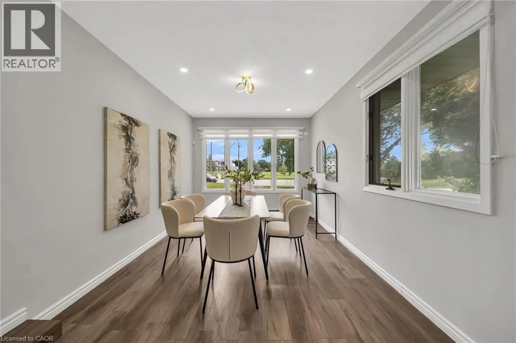 284 CEDAR Crescent