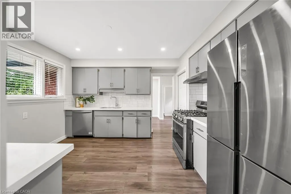 284 CEDAR Crescent
