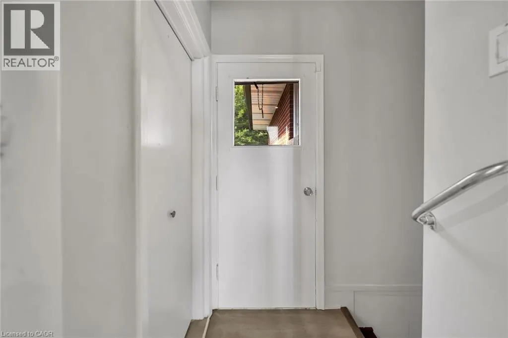 284 CEDAR Crescent