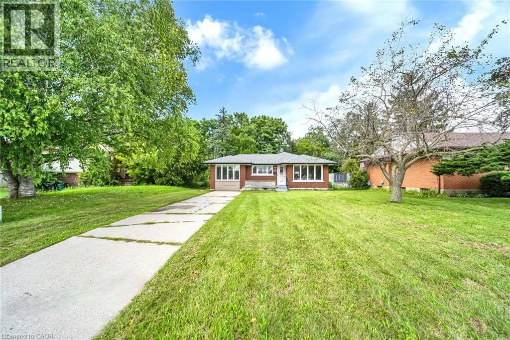284 CEDAR Crescent