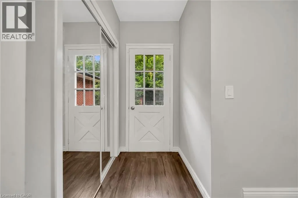 284 CEDAR Crescent