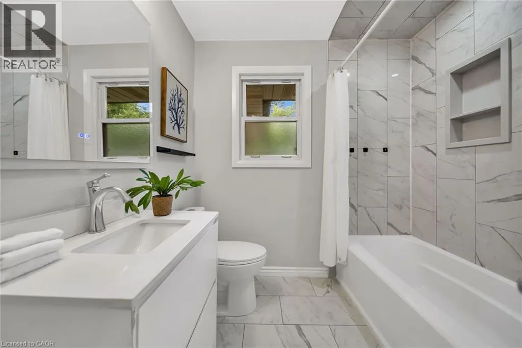 284 CEDAR Crescent