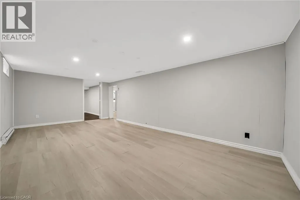 284 CEDAR Crescent