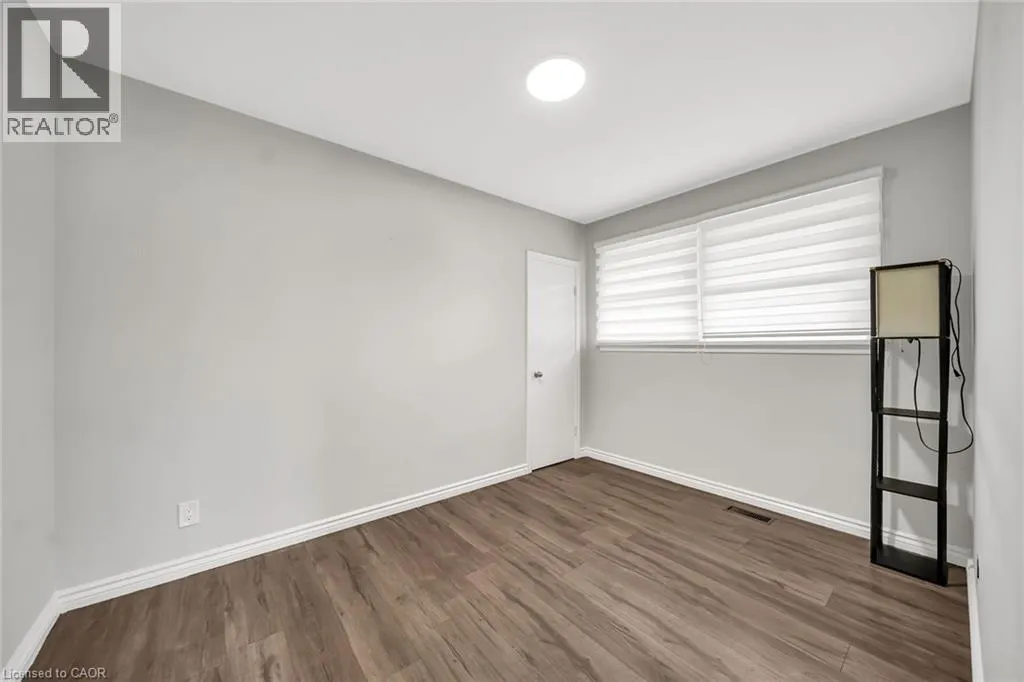 284 CEDAR Crescent
