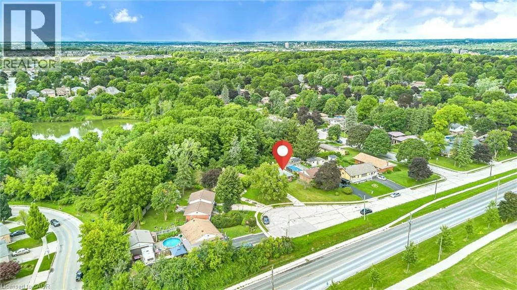 284 CEDAR Crescent