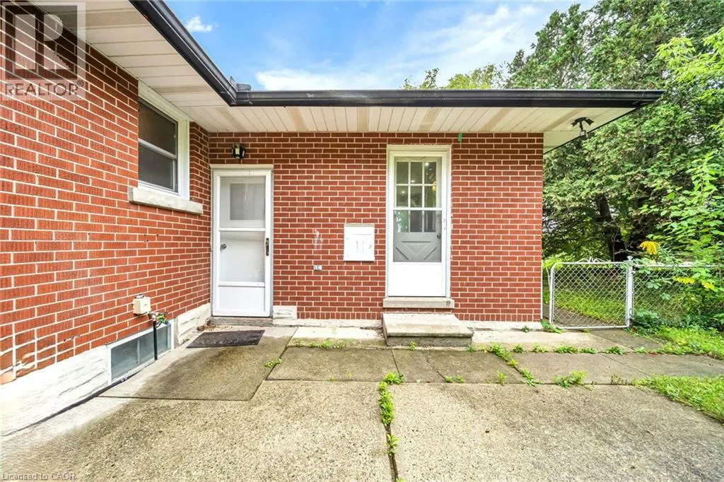 284 CEDAR Crescent