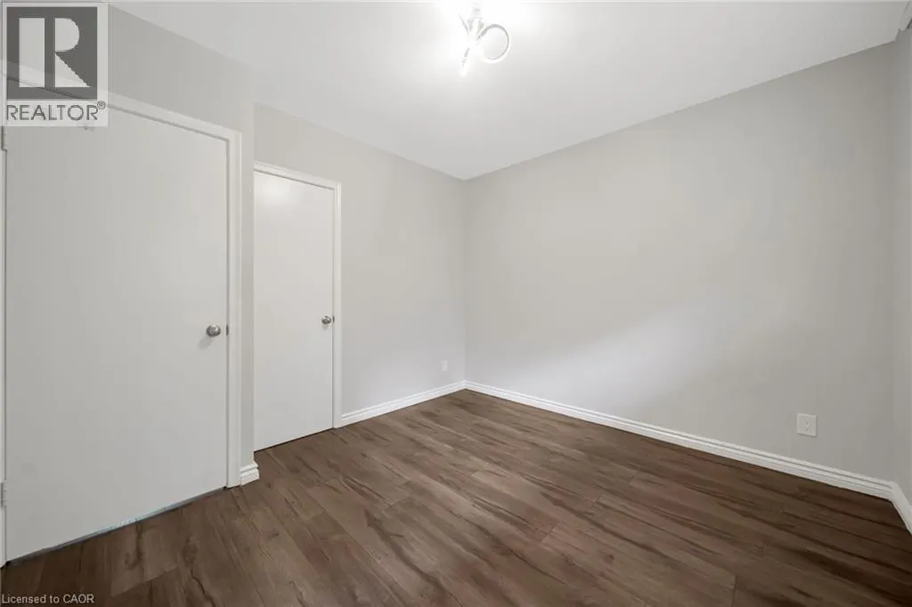284 CEDAR Crescent