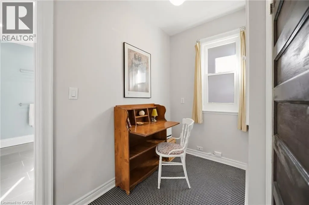 35 FAIRLEIGH Avenue S
