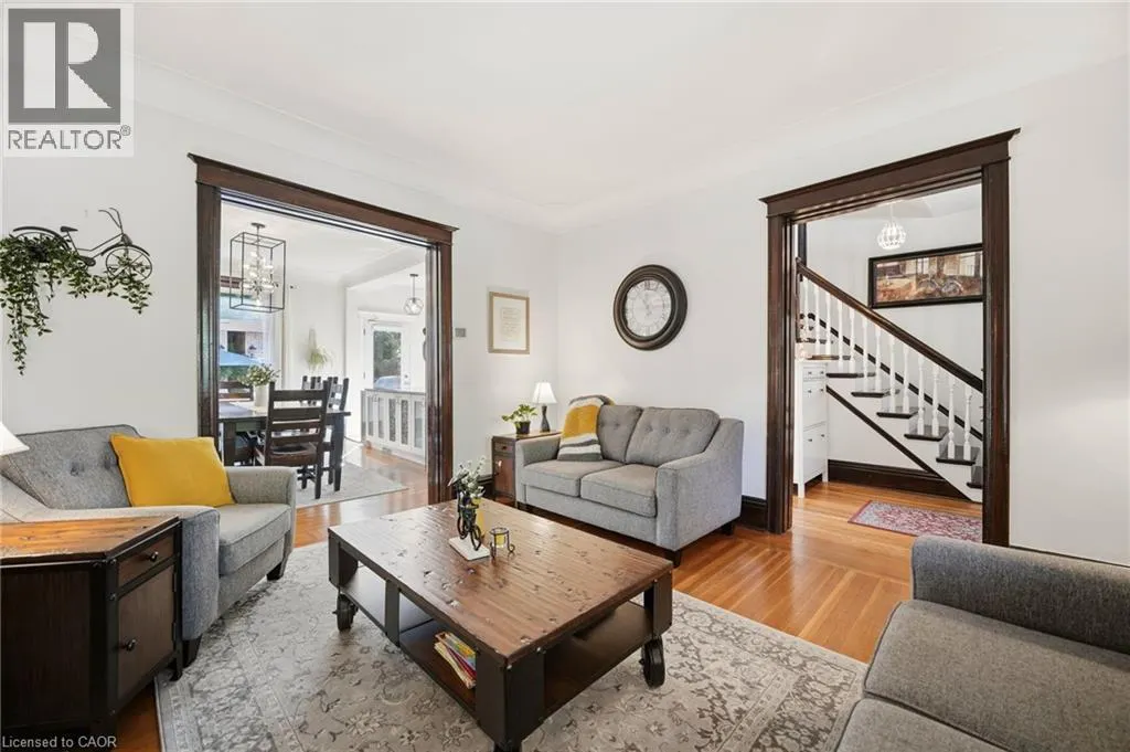 35 FAIRLEIGH Avenue S