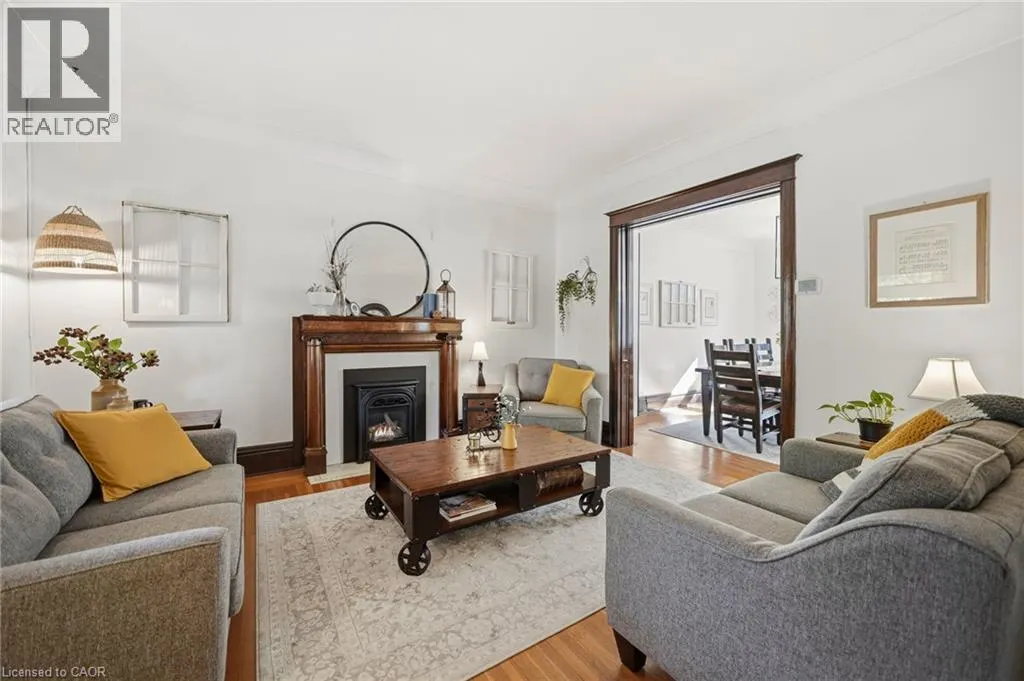 35 FAIRLEIGH Avenue S