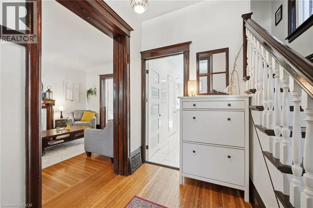 35 FAIRLEIGH Avenue S