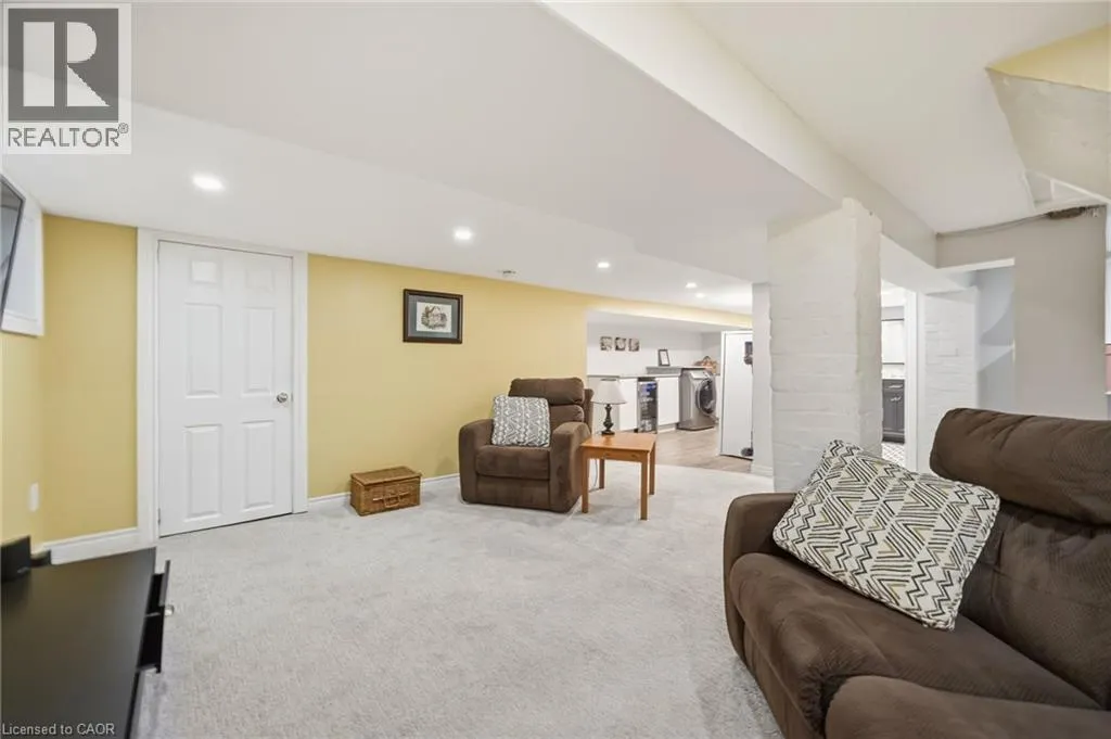 35 FAIRLEIGH Avenue S