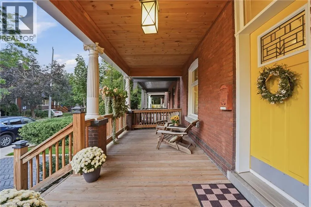 35 FAIRLEIGH Avenue S