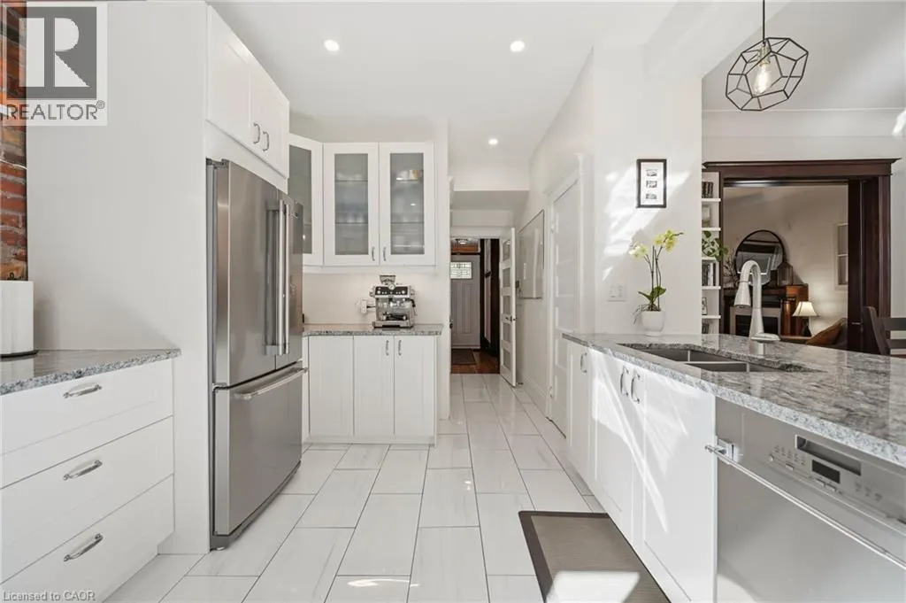 35 FAIRLEIGH Avenue S