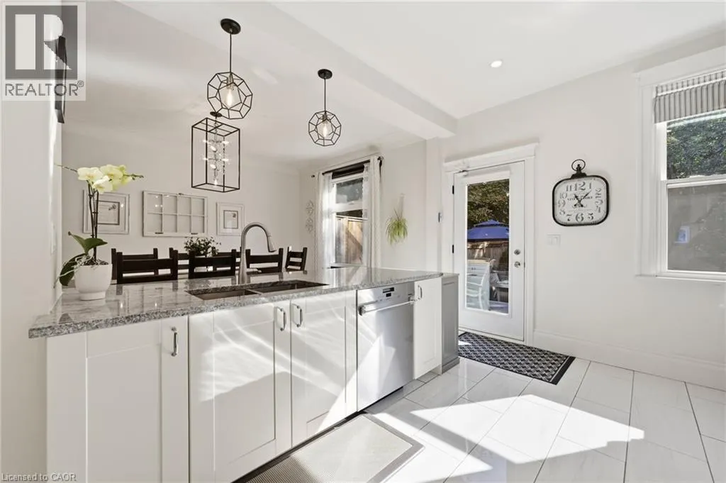 35 FAIRLEIGH Avenue S