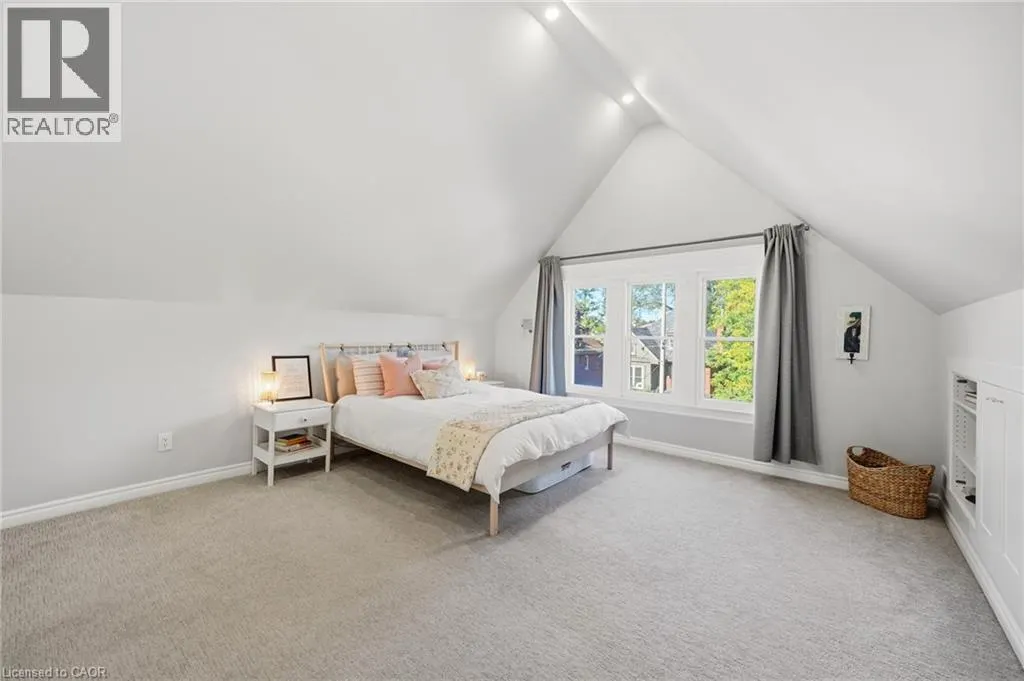 35 FAIRLEIGH Avenue S