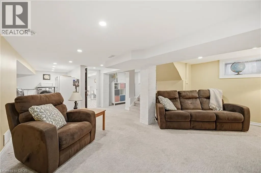 35 FAIRLEIGH Avenue S