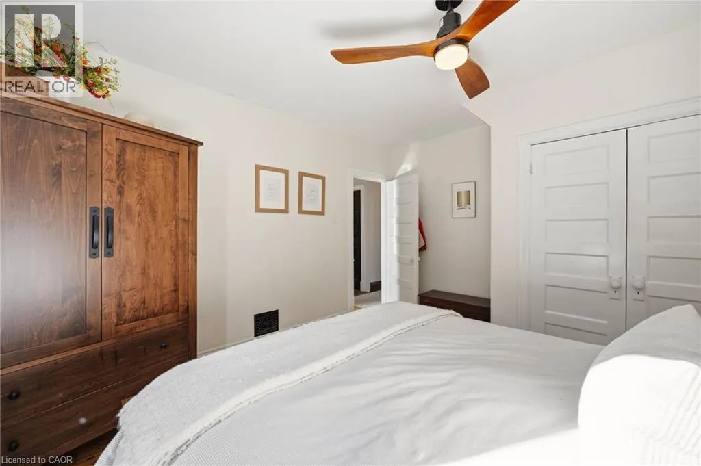 35 FAIRLEIGH Avenue S
