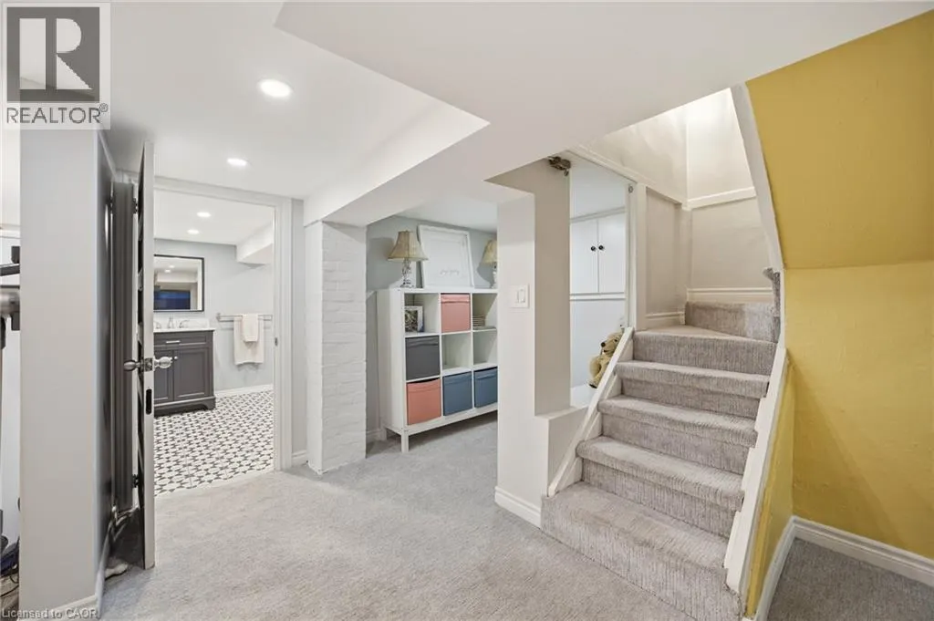 35 FAIRLEIGH Avenue S