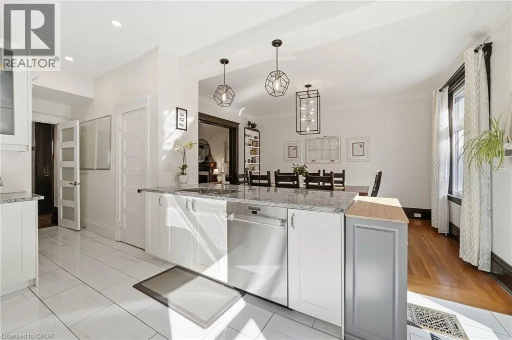 35 FAIRLEIGH Avenue S