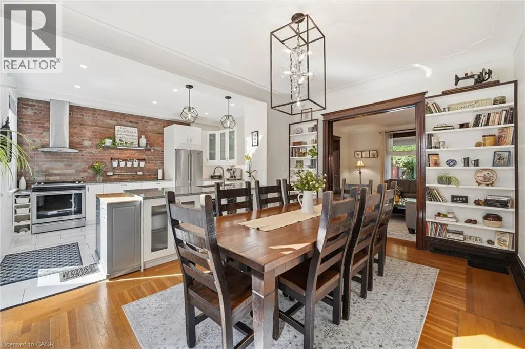 35 FAIRLEIGH Avenue S